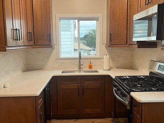 5th image of 56 Seger Ave