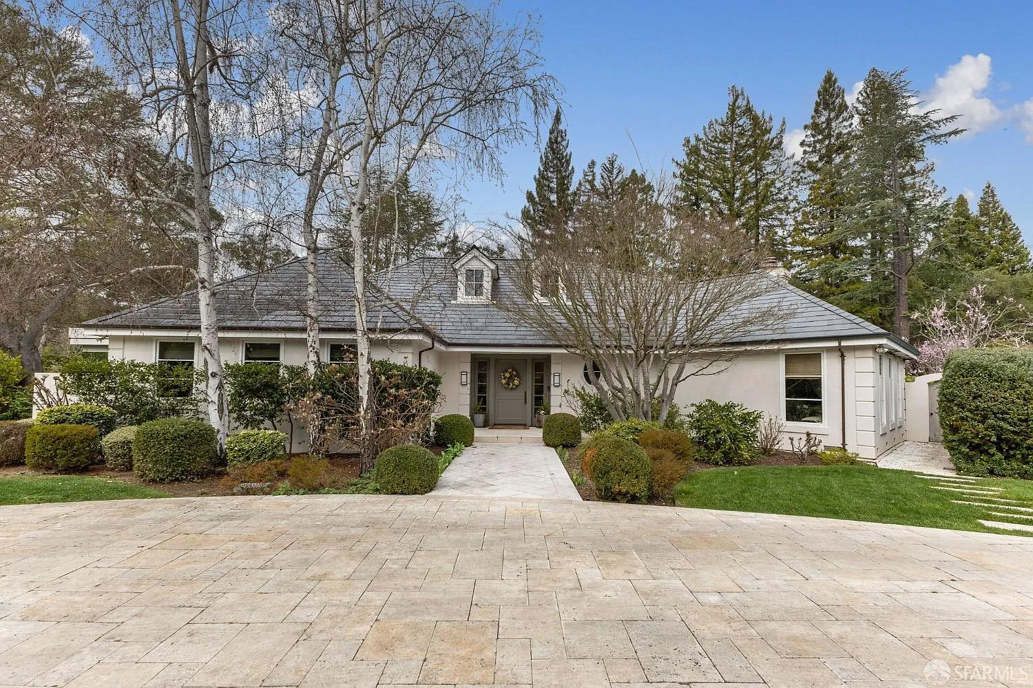 4 bed, 5.5 bath, 4568 sqft, $35,000 — Photo 1