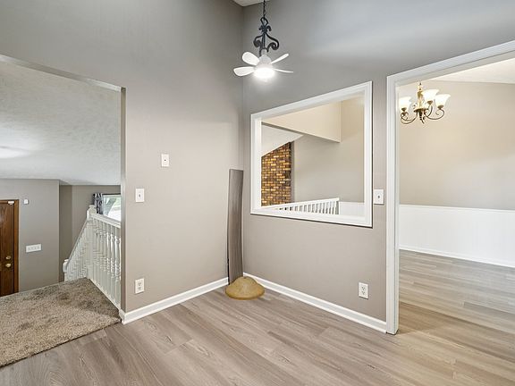 4th image of 3706 Burr Oak Dr