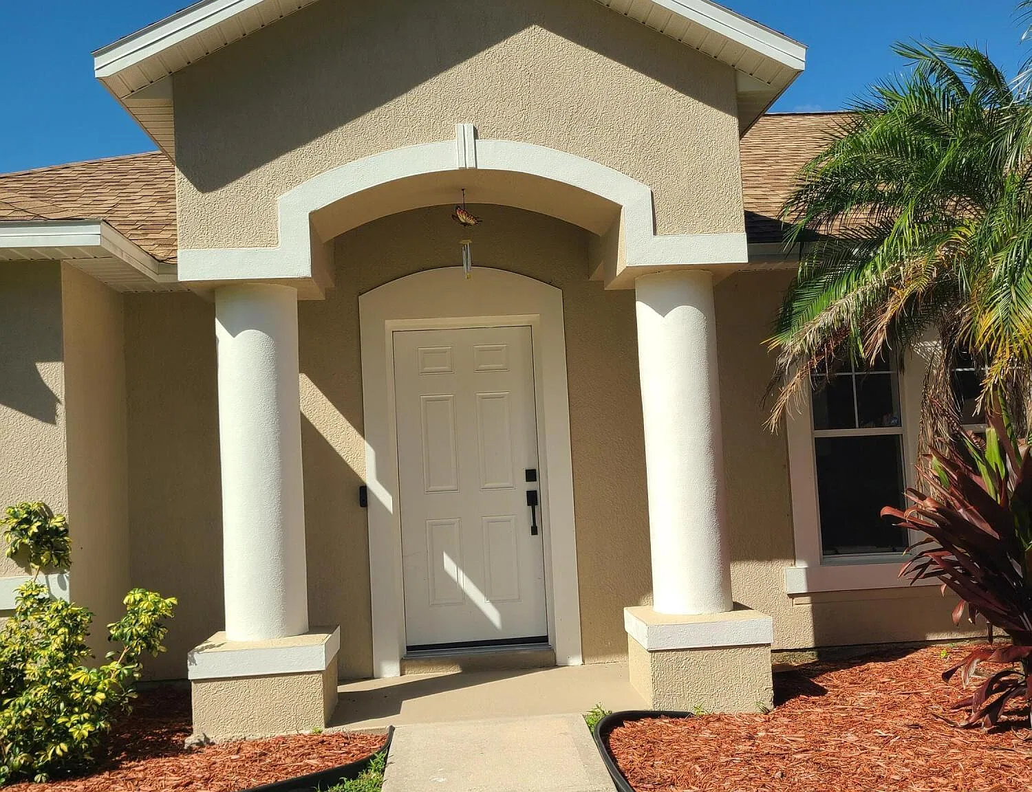 3 bed, 2.0 bath, 1860 sqft, $2,095 — Photo 3