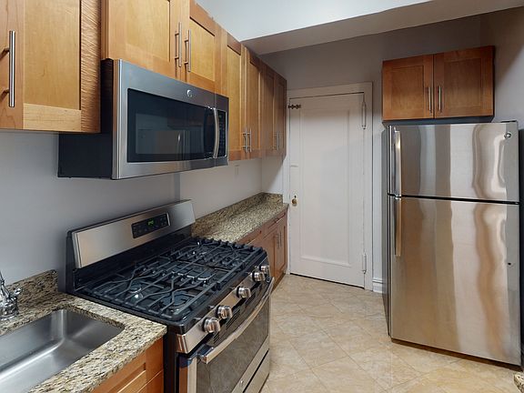 3rd image of 405 E 54th St APT 6F