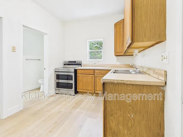 508 Crouse St — Photo 13