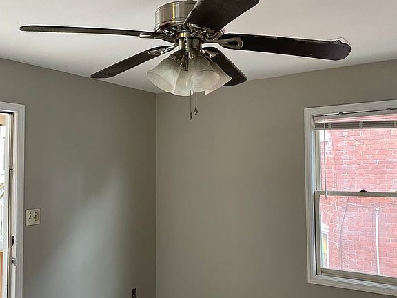 3rd image of 832 W High St Unit 2