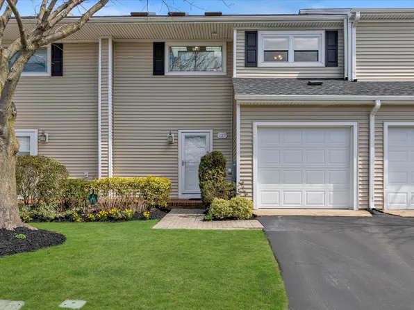 100 Baker Court #127, Island Park, NY 11558