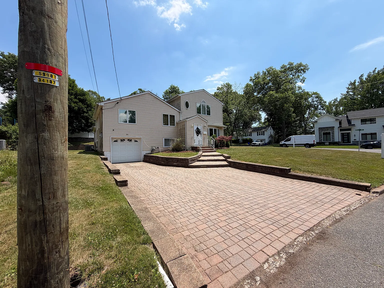 4 bed, 3.5 bath, 2664 sqft, $5,850 — Photo 2