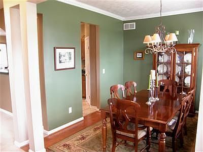3rd image of 2723 Chateau Ct