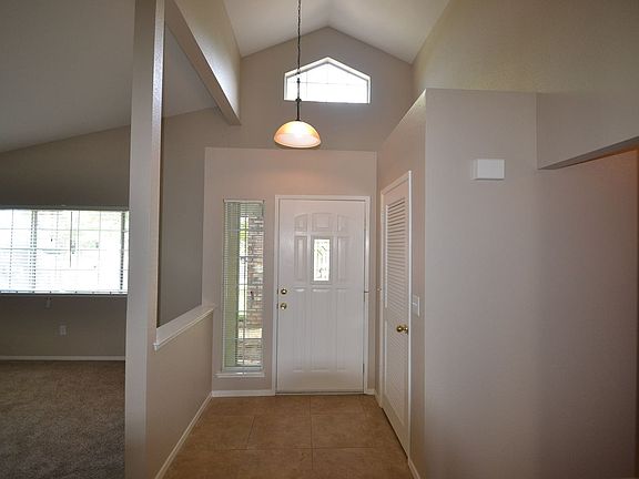 2nd image of 311 Hampshire Ct