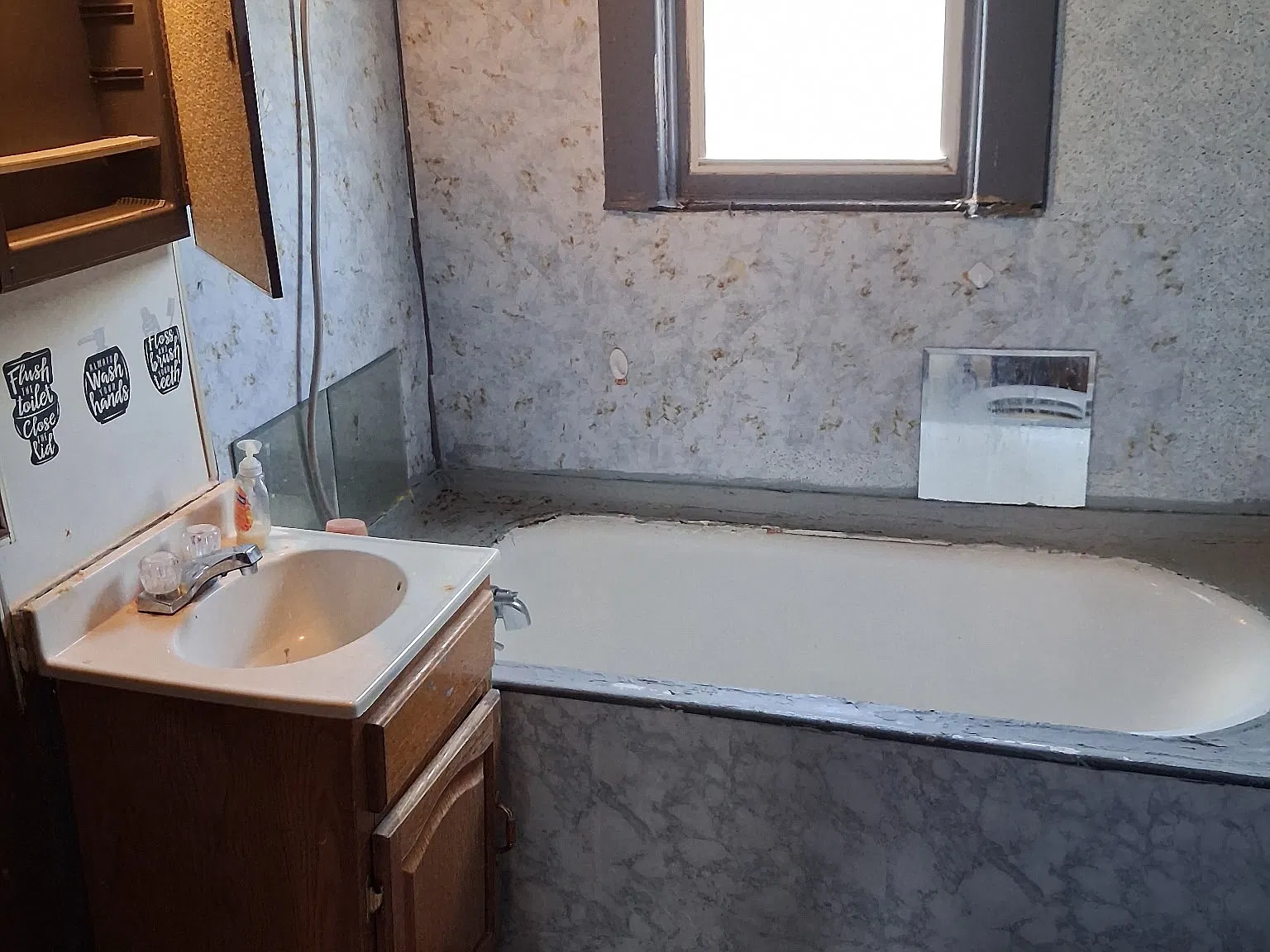 957 Park Ave — Photo 2