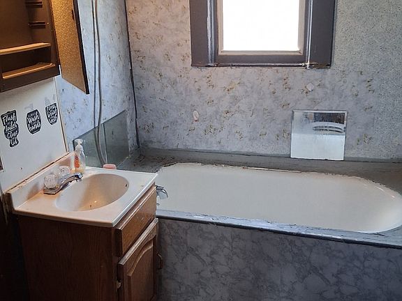 2nd image of 957 Park Ave APT 1
