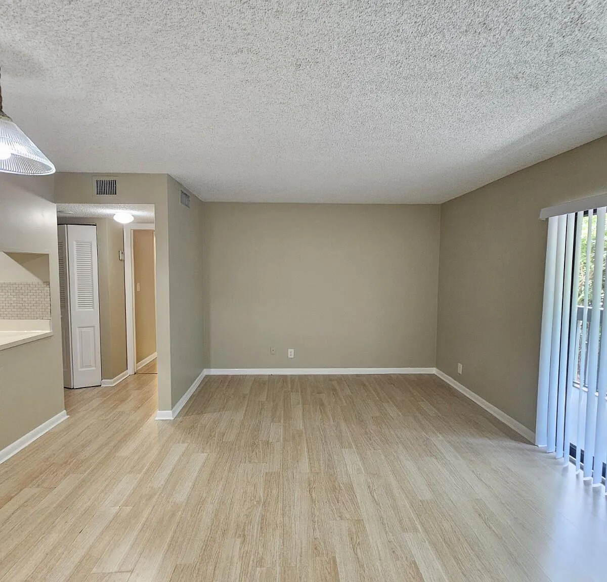 1 bed, 1.5 bath, 720 sqft, $1,600 — Photo 2