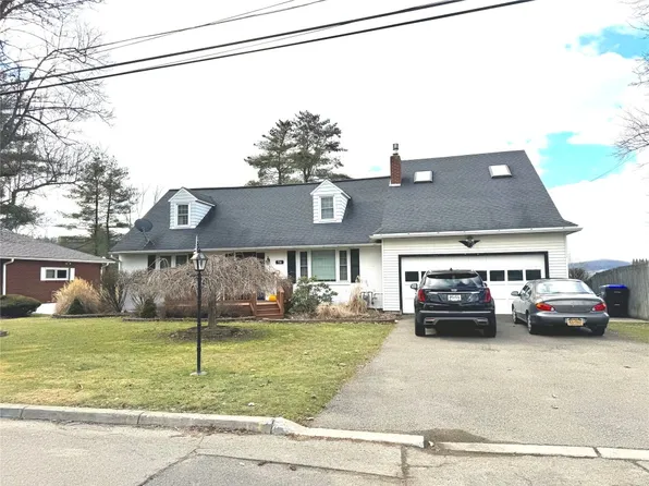 716 Keenan Dr, Vestal, NY 13850