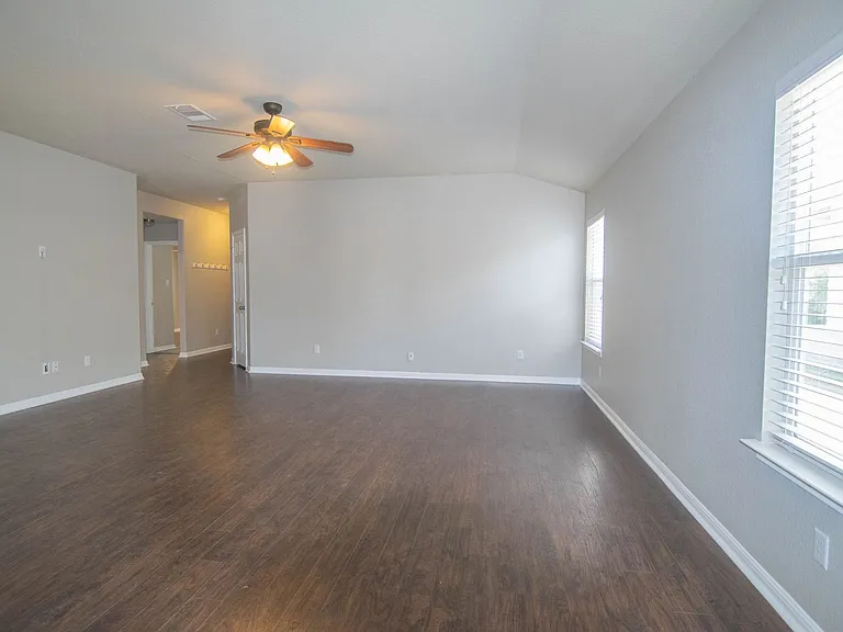 504 Comal Run — Photo 11