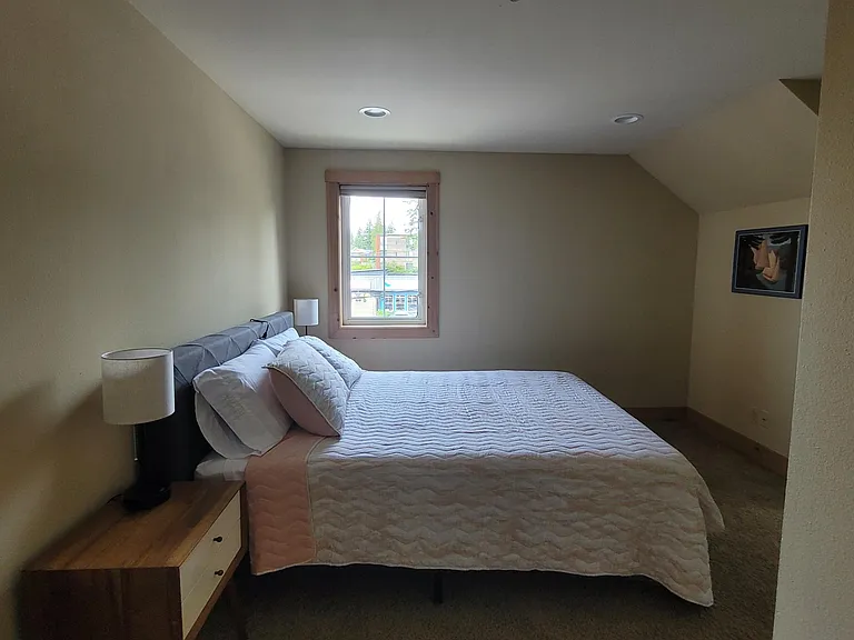 490 Madison Ave N #201 — Photo 8