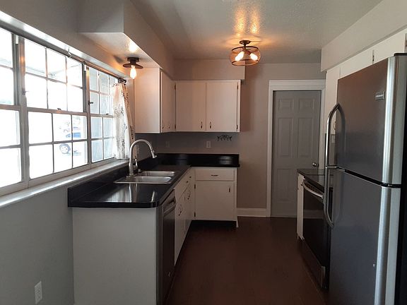 3rd image of 2840 Indianwood Dr