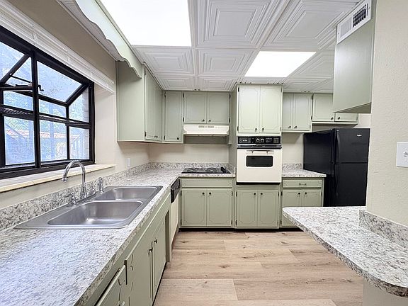 3rd image of 828 Ingleside Ave APT 1