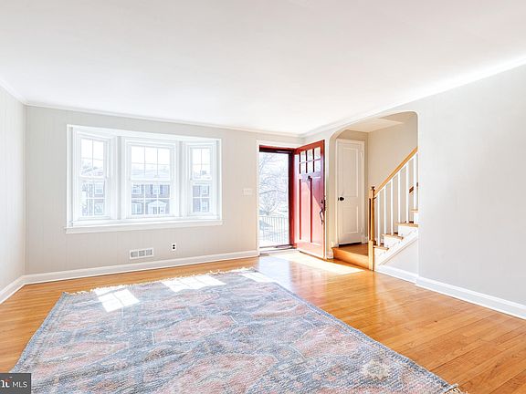 2nd image of 130 Dumbarton Rd