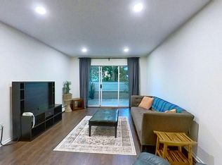 428 Agnes St #215, New Westminster, BC V3L 1G1