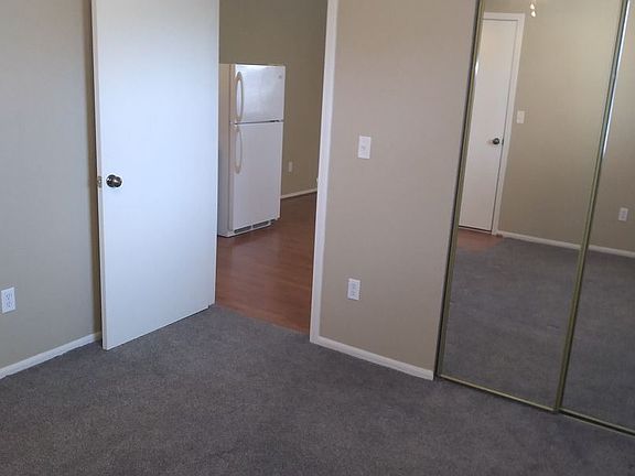 3rd image of 305 SE Grand Ave Unit 4