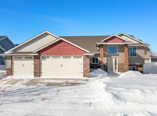 2621 17th St NW, Minot, ND 58703