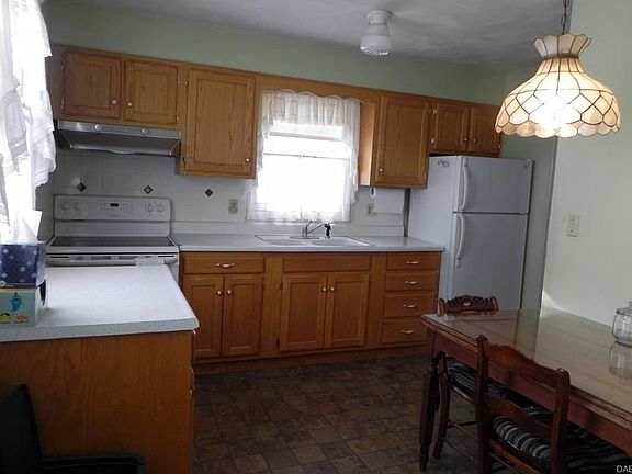 3rd image of 805 Wayne St