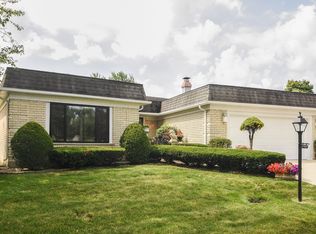 2337 Greenwood Rd, Northbrook, IL 60062