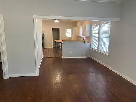 3rd image of 1802 S Houston Ave