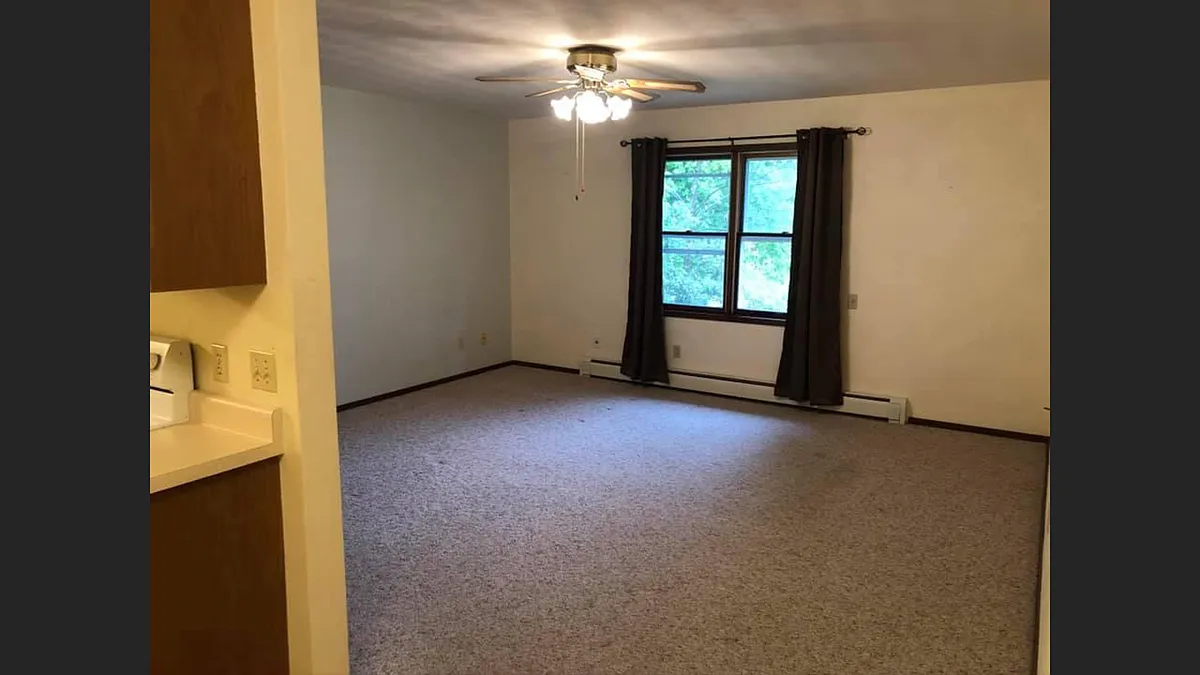 Building Photo - 1202 N Railroad St #4