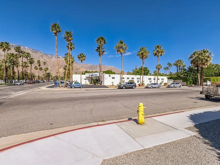 588 E. Mel Avenue - Hermosa Palms — Photo 44