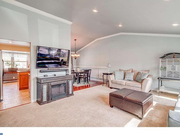 4th image of 223 Leona Ave