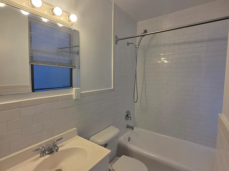 1324 Locust St #412 — Photo 13