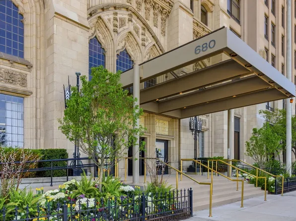 680 N Lake Shore Dr APT 1117, Chicago, IL 60611