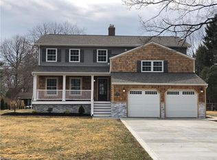 30215 Applewood Dr, Bay Village, OH