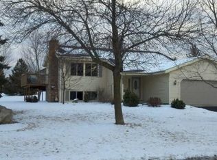 4318 Heritage Dr, Vadnais Heights, MN 55127