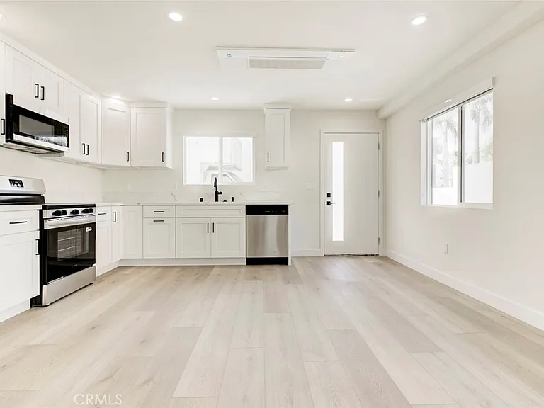 1070 Allen Ave #C — Photo 7