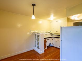 2251 SE Caruthers St APT 04, Portland, OR 97214