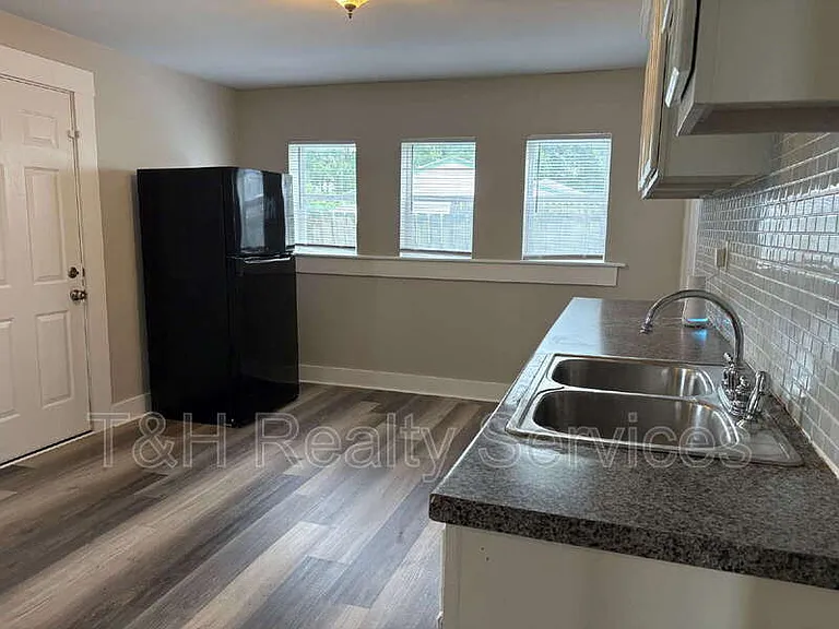 1258 E Naomi St — Photo 12