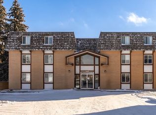 528 W Cedar Cres SW #31, Calgary, AB T3C 2Y8