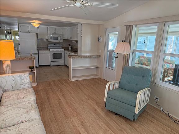 4th image of 6171 Peony Rd