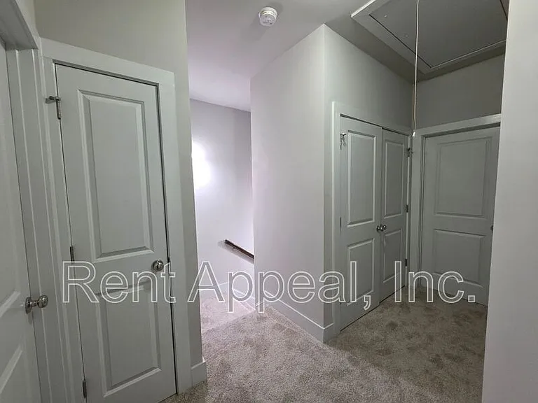 3779 Oxford Cir — Photo 8