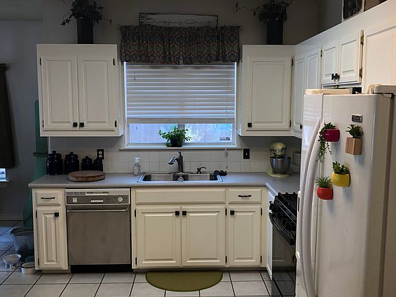 4th image of 801 S Greystone St