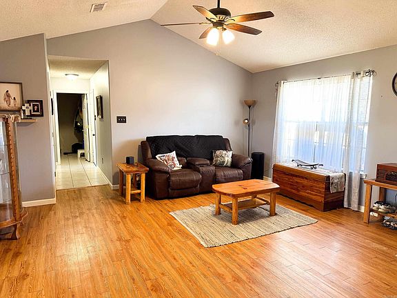 3rd image of 30 Willard St