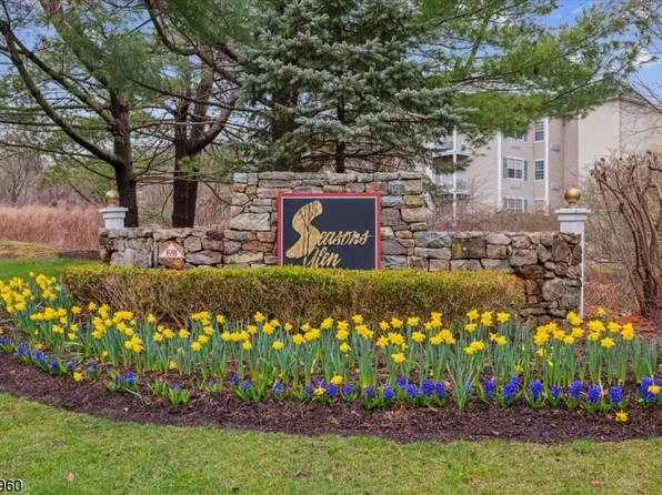 37 Crestview Ln, Mount Arlington Boro, NJ 07856