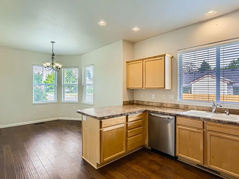 1586 NE Grandhaven Dr — Photo 6