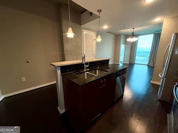 4th image of 361 17th St #816
