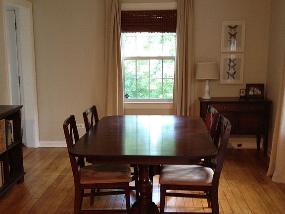 3rd image of 2567 Fernwood Ave