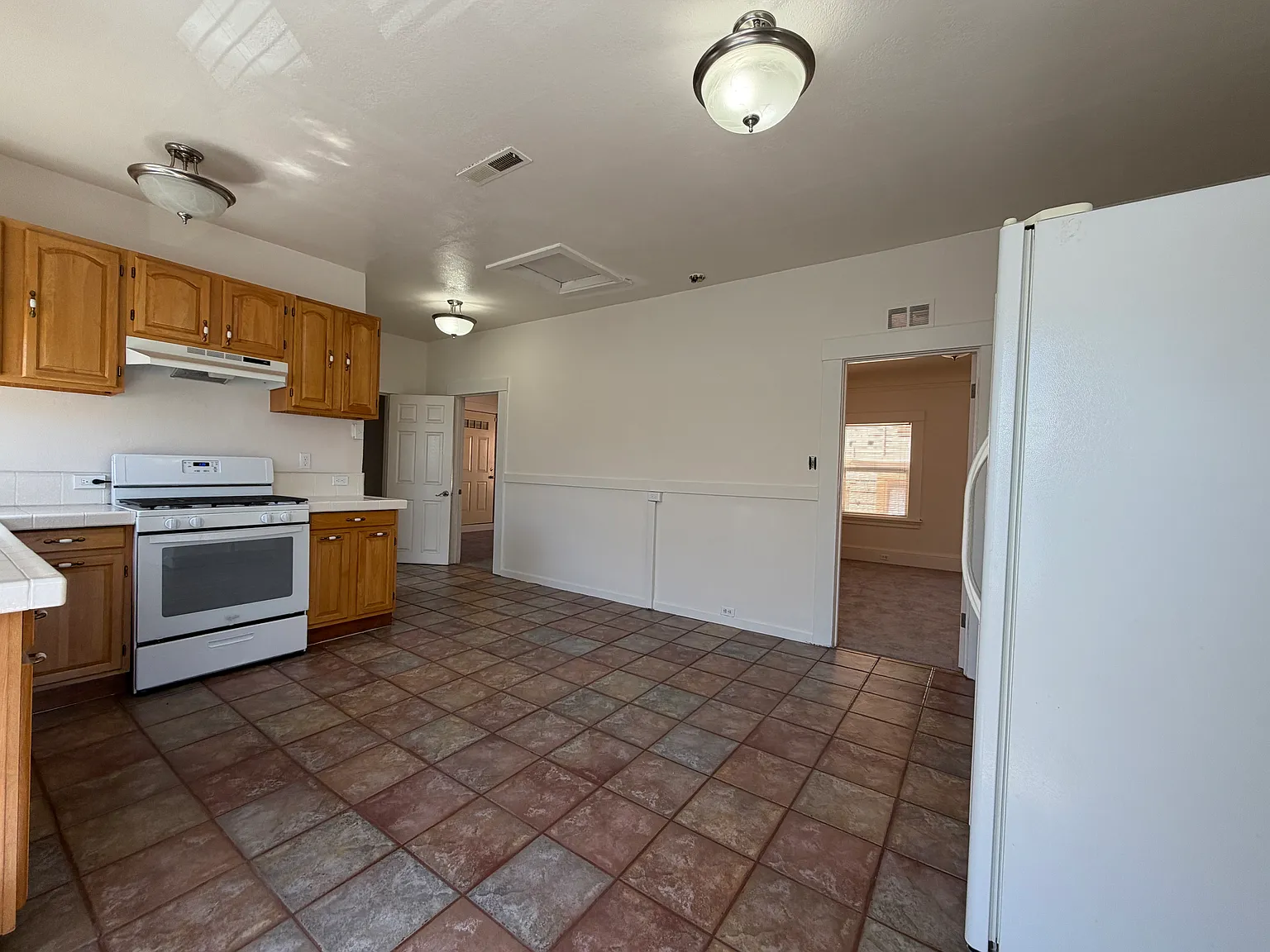 Charming Oakland Home with Space, Comfort & Convenience W/ Backyard! — Photo 4
