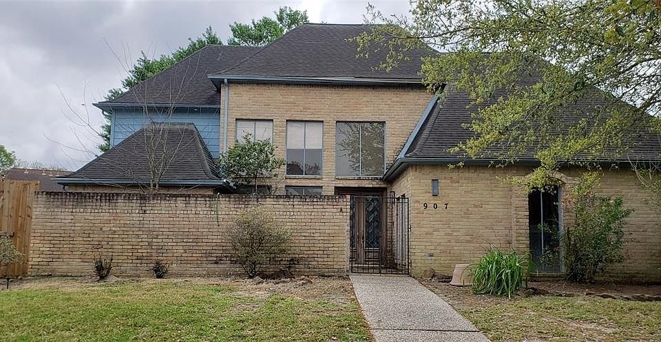 1st image of 907 Ivy Wall Dr