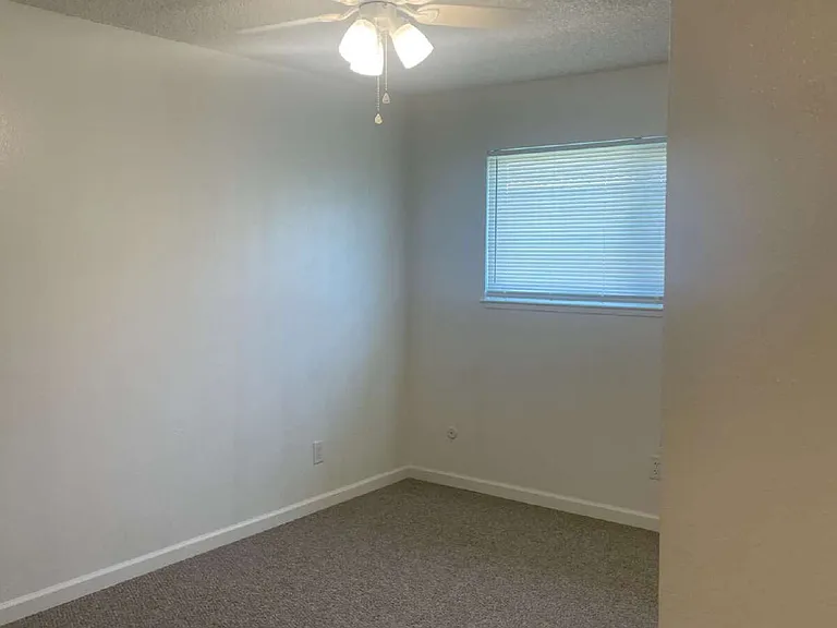 159 W Alexander Ave — Photo 3