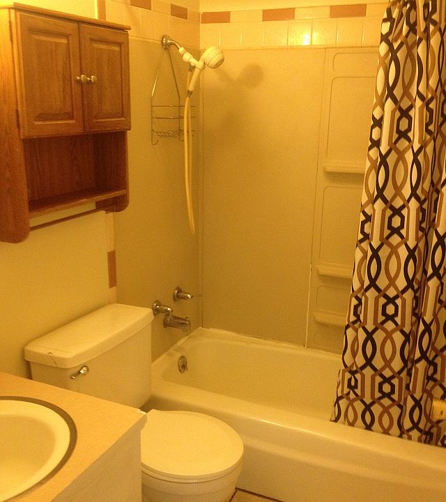 1st image of 931 E Fairlawn Cir