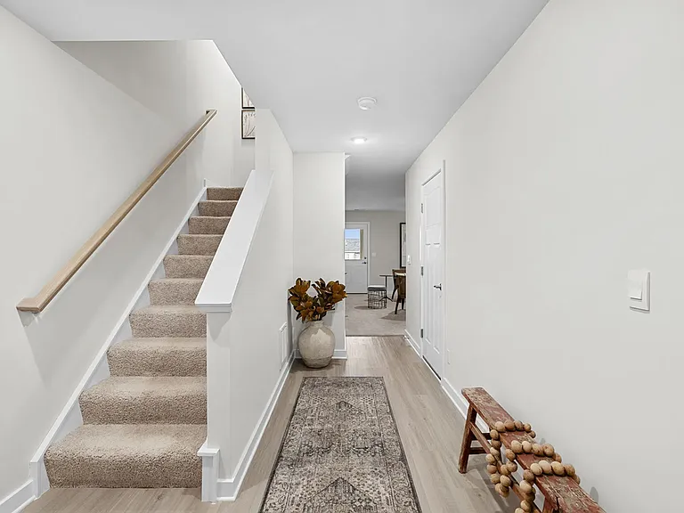 323 Huntwellwest Blvd — Photo 2